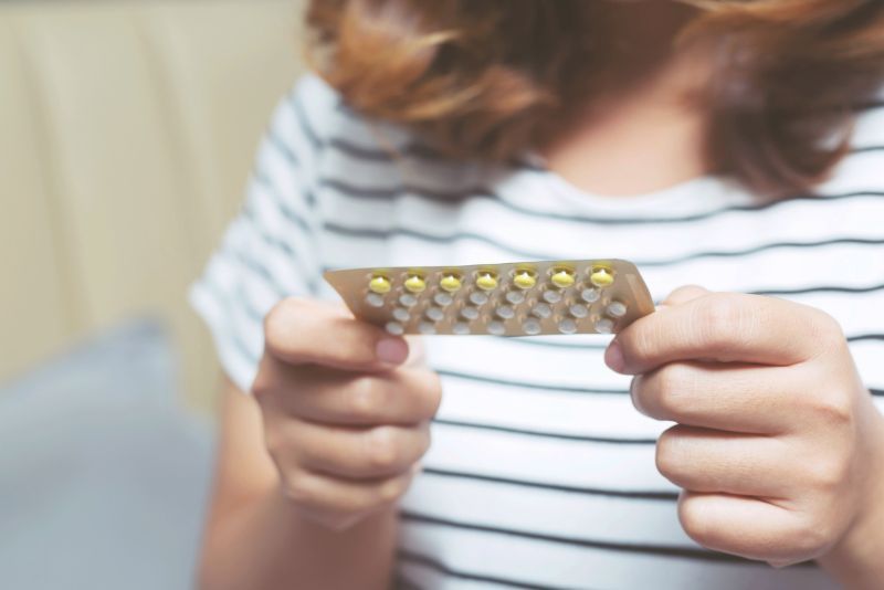 Antykoncepcja Hormonalna - Skutki Uboczne. Za I Przeciw? | Apteline.pl